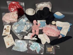 lot 40J image: Vintage Doll Clothing & Hats Assortment