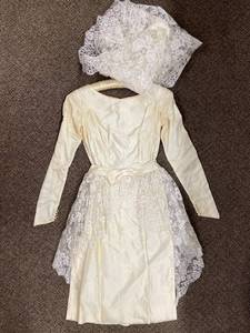 lot 9E image: Vintage Ivory Satin Lace Wedding Dress
