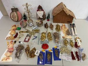 lot 27E image: Vintage Christmas Ornaments & Decorations Lot