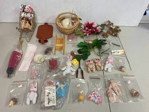lot 28E image: Miniatures Toys Craft Supplies Collection Lot