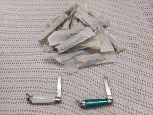 lot 57E image: Lot Of 20 Vintage 1976 Ford Dole Campaign Pocket knives