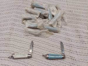 lot 59E image: Lot Of 20 Vintage 1976 Ford Dole Carter-Mondale Colonial Campaign Pocket Knives