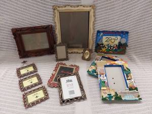lot 78E image: Vintage Picture Frame Lot with Disney Collectible 2000 New