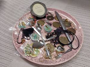 lot 91E image: Assorted Collectible Lot Minnesota State Fair Pins, Recovery Coins, Vintage Items