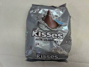 KK. 2lb 3.8oz Chocolate Kisses