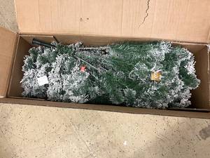 Yaheetech Frosted Artificial Christmas Tree - 6ft