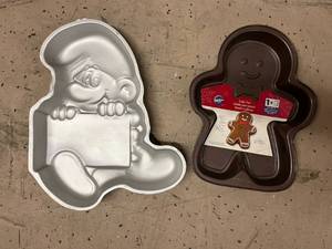 2 Metal Cake Tins