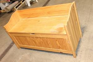 lot 24 image: Solid Wood Storage Bench with Hinged Lid