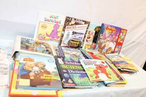 lot 30 image: Collection of Childrens Books and Educational Resources