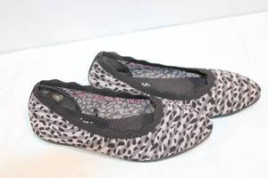 lot 115 image: Skechers Womens Size 6.5 Leopard Print Ballet Flats