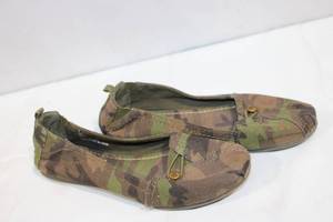 lot 116 image: Pair of Mossimo Camo Print Flats Size 7