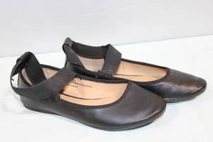 lot 118 image: Pair of Black Dance-Inspired Flats with Elastic Strap (Size 7)