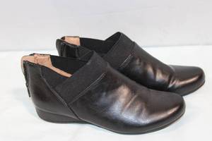 lot 121 image: Abella True Comfort Black Leather Womens Slip-On Shoes Size 6M