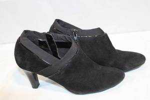 lot 124 image: Bandolino Womens Black Suede High Heel Ankle Booties Size 7M