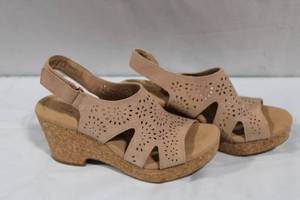 lot 126 image: Clarks Collection Ultimate Comfort Womens Wedge Sandals Size 5