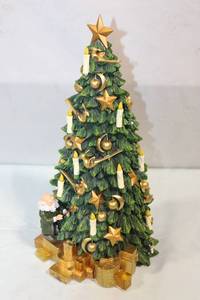 lot 131 image: Harry Potter Musical Christmas Tree with Santa Figure