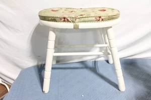 lot 158 image: Vintage Floral Cushion White Wood Stool