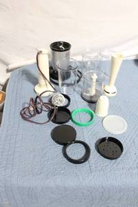 lot 168 image: Assorted Kitchen Appliances and Accessories