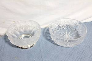 lot 175 image: Pair of Crystal and Frosted Glass Decorative Bowls