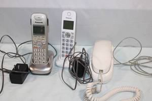 lot 181 image: Set of 3 Cordless Panasonic Phones with Radioshack Corded Phone