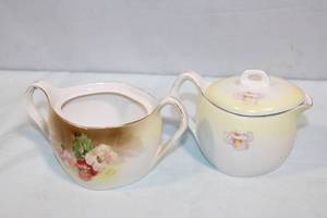 lot 184 image: Vintage Floral Creamer and Sugar Bowl Set
