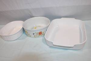 lot 212 image: Set of 3 White Ceramic Baking Dishes with Floral Design