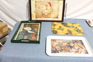 lot 242 image: Set of 3 Rooster Themed Serving Trays and a Cutting Board