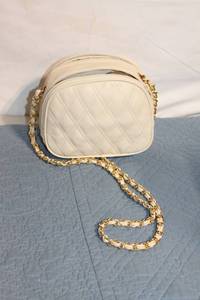 lot 261 image: Summit Hill Quilted Cream Shoulder Bag with Gold Chain