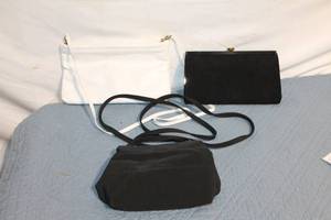 lot 262 image: Set of 3 Womens Clutch and Shoulder Bags in Black and White