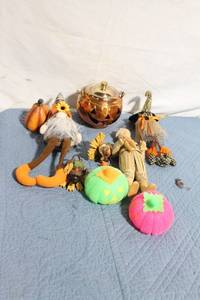lot 265 image: Assorted Halloween and Fall-Themed Decorative Accessories