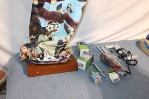 lot 266 image: DIY Cat Themed 5ft Floor Lamp Kit with Accessories