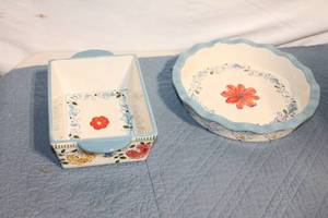 lot 267 image: Set of 2 Ceramic Floral Bakeware Dishes