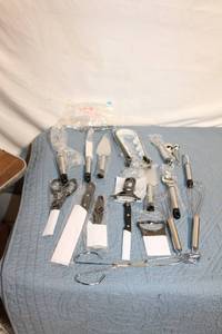 lot 269 image: Set of 20 Assorted Kitchen Utensils with Stainless Steel Handles