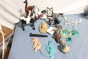 lot 286 image: Collection of Assorted Animal Figurines and Decorative Items
