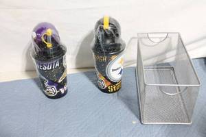 lot 287 image: Set of 2 NFL Themed Lidded Cups Minnesota Vikings and Pittsburgh Steelers