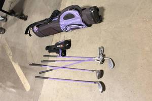 lot 344 image: Set of 5 Golf Clubs and Carry Bag with Purple Accents