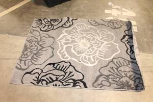 lot 349 image: Floral Pattern Area Rug 47 x 35