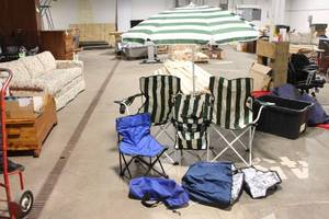 lot 351 image: Outdoor Patio Set with 3 Chairs and Large Green Striped Umbrella