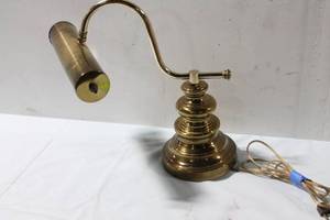 lot 361 image: Vintage Brass Desk Lamp with Adjustable Arm