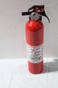 lot 362 image: Kidde Home Fire Extinguisher with Wall Mount