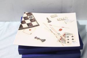 lot 372 image: Gien France Jeux Decorative Game-Themed Square Plate