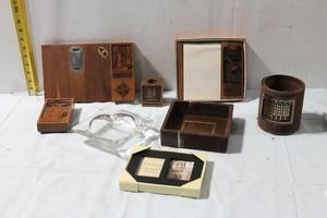 lot 429 image: Collection of 8 Vintage Desk Accessories and Decor Items