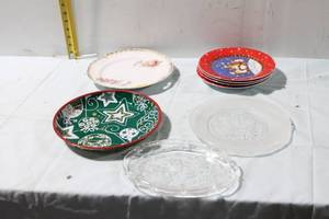 lot 430 image: Mixed Lot of Festive and Vintage Decorative Plates