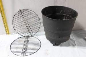 lot 433 image: Portable Charcoal BBQ Grill with Adjustable Racks