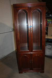 lot 456 image: Vintage Wooden Display Cabinet with Glass Doors