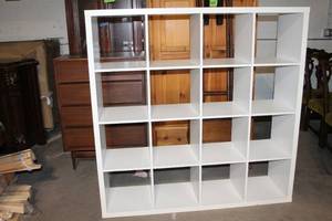lot B-460 image: 15-Cube White Storage Organizer
