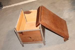 lot 462 image: Vintage Wooden Storage Box with Hinged Lid