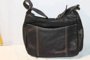 lot 492 image: Black Leather Shoulder Bag with Matching Wallet
