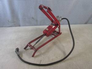 lot 44 image: (G-1) Ludell FP 800 Footpump...