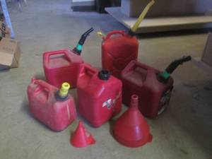 lot 48 image: (CSB) 5 Smaller Gas Cans and 2 Funn...